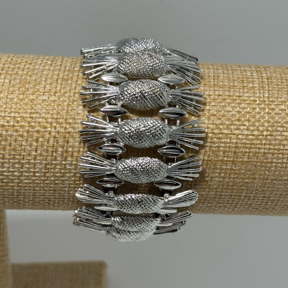 Vintage Sarah Coventry Polished and Brushed Silver tone Pineapple Bracelet.